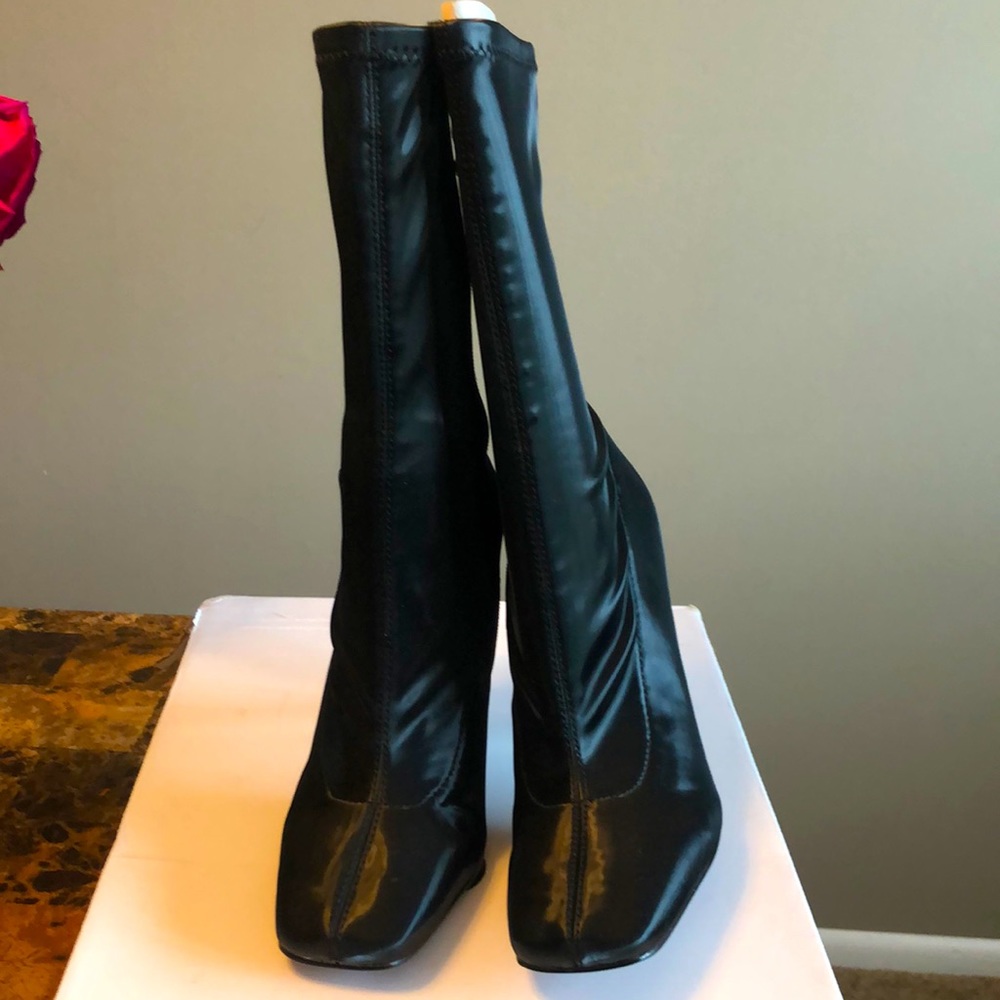 Cute black mid-calf boots, size 8.5